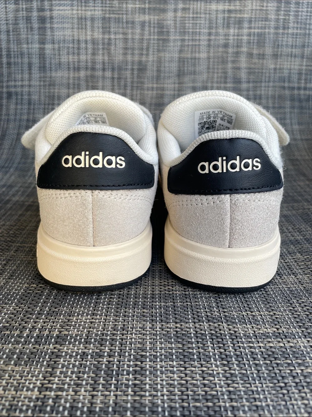 adidas Grand Court 00s Kids Suede Sneakers Light Beige Black Easy-on Shoes 12.5